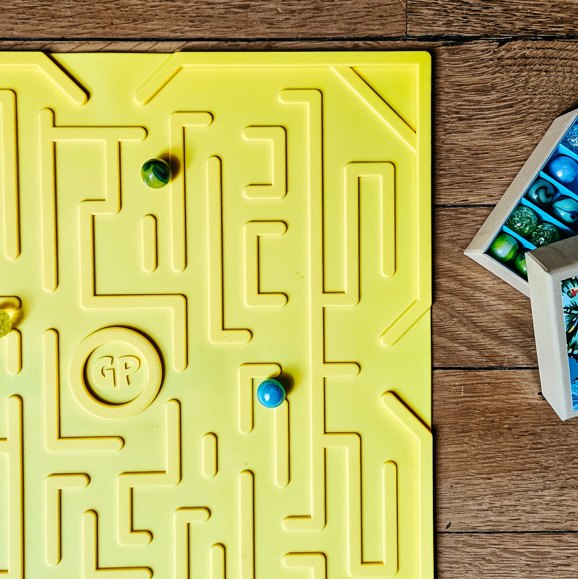 Game plak' - Comment jouer aux billes sur plaques d'égout à la maison !  Avec Game Plak' tu peux jouer aux billes où tu veux, quand tu veux, en  intérieur ou à