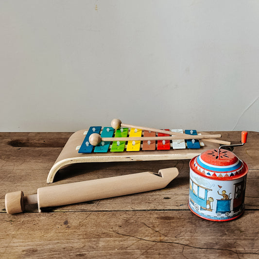 Instruments de musique, xylophone coloré 8 notes, flute à coulisse, boite à musique